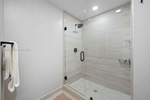 Condo in Miami Beach, Florida, 1 bedroom  № 1895366 - photo 9