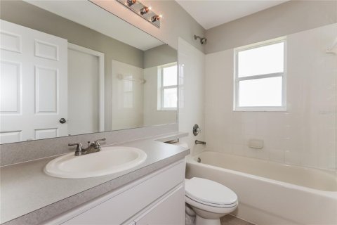 House in Mulberry, Florida 3 bedrooms, 172.71 sq.m. № 2198783 - photo 8