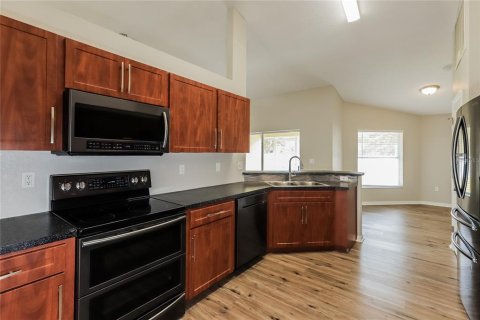 House in Mulberry, Florida 3 bedrooms, 172.71 sq.m. № 2198783 - photo 4