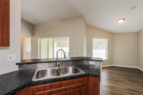House in Mulberry, Florida 3 bedrooms, 172.71 sq.m. № 2198783 - photo 6