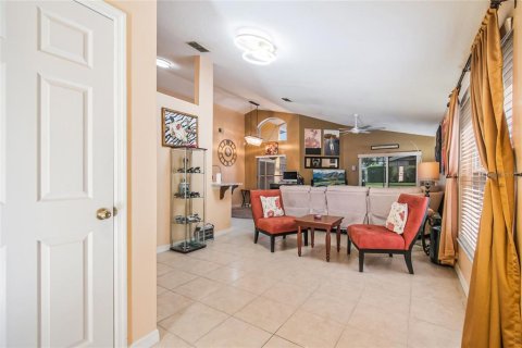 House in Davenport, Florida 4 bedrooms, 145.11 sq.m. № 2115860 - photo 8