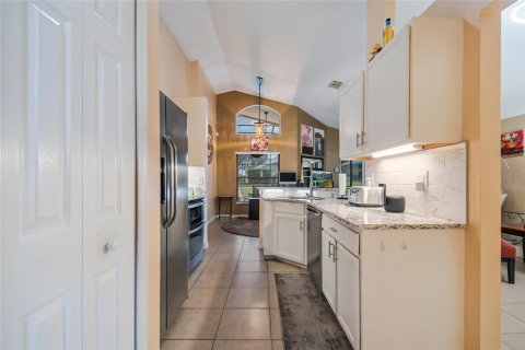 House in Davenport, Florida 4 bedrooms, 145.11 sq.m. № 2115860 - photo 16