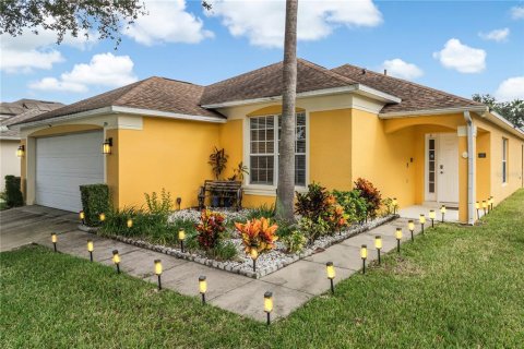House in Davenport, Florida 4 bedrooms, 145.11 sq.m. № 2115860