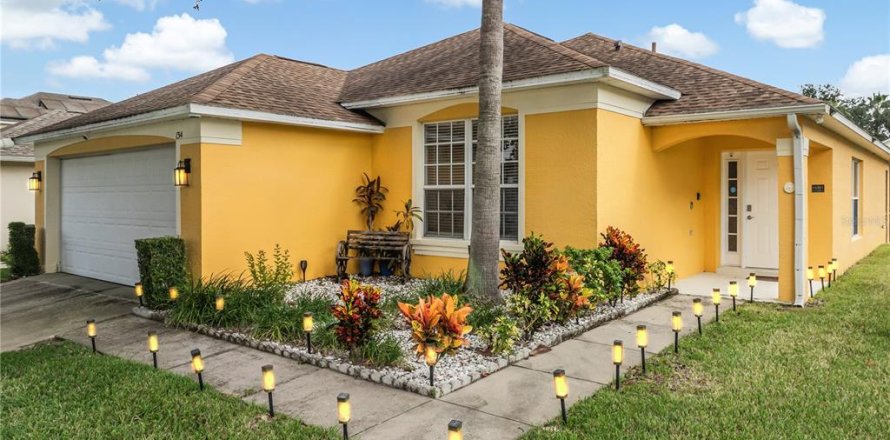 House in Davenport, Florida 4 bedrooms, 145.11 sq.m. № 2115860