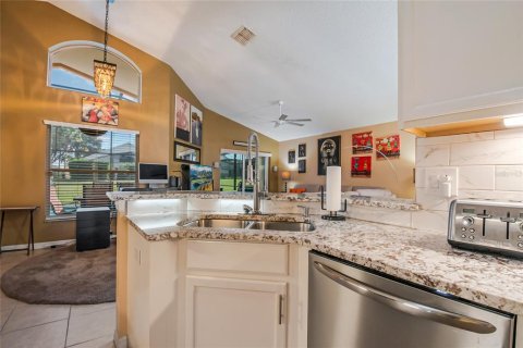 House in Davenport, Florida 4 bedrooms, 145.11 sq.m. № 2115860 - photo 15