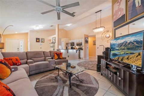 House in Davenport, Florida 4 bedrooms, 145.11 sq.m. № 2115860 - photo 7