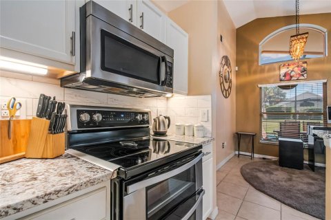 House in Davenport, Florida 4 bedrooms, 145.11 sq.m. № 2115860 - photo 14