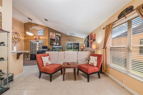 House in Davenport, Florida 4 bedrooms, 145.11 sq.m. № 2115860 - photo 6