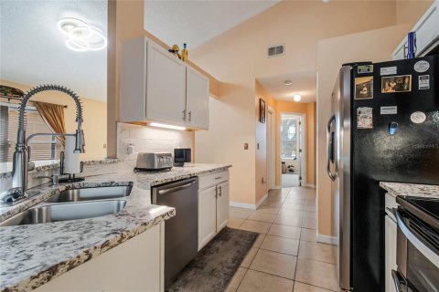 House in Davenport, Florida 4 bedrooms, 145.11 sq.m. № 2115860 - photo 3