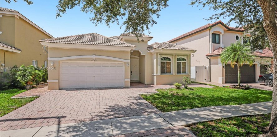 Casa en Miramar, Florida 3 dormitorios, 181.44 m2 № 1820196