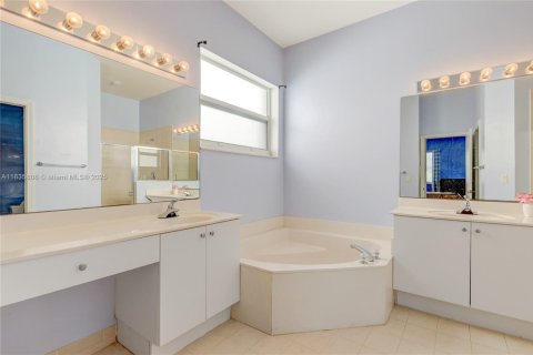 Casa en venta en Miramar, Florida, 3 dormitorios, 181.44 m2 № 1820196 - foto 13