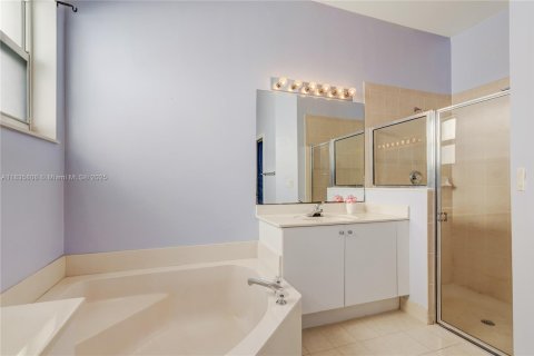 Casa en venta en Miramar, Florida, 3 dormitorios, 181.44 m2 № 1820196 - foto 14