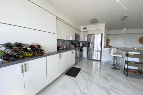 Condo in Aventura, Florida, 2 bedrooms № 2244290 - photo 5