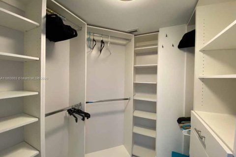 Condo in Aventura, Florida, 2 bedrooms № 2244290 - photo 30