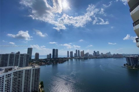 Condo in Aventura, Florida, 2 bedrooms № 2244290 - photo 11