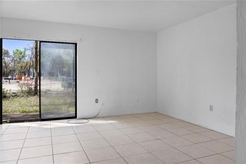 Propiedad comercial en venta en Gainesville, Florida, 584.73 m2 № 1607988 - foto 10