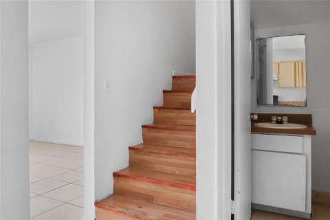 Propiedad comercial en venta en Gainesville, Florida, 584.73 m2 № 1607988 - foto 28