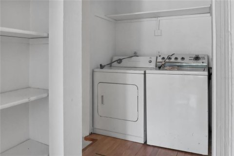 Propiedad comercial en venta en Gainesville, Florida, 584.73 m2 № 1607988 - foto 17