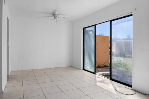 Propiedad comercial en venta en Gainesville, Florida, 584.73 m2 № 1607988 - foto 15