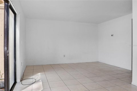 Propiedad comercial en venta en Gainesville, Florida, 584.73 m2 № 1607988 - foto 19