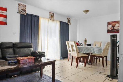 Propiedad comercial en venta en Gainesville, Florida, 584.73 m2 № 1607988 - foto 12