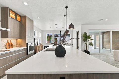 Villa ou maison à vendre à Tampa, Floride: 5 chambres, 321.35 m2 № 2388683 - photo 14