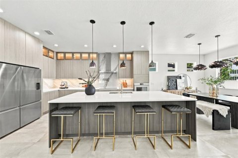 Villa ou maison à vendre à Tampa, Floride: 5 chambres, 321.35 m2 № 2388683 - photo 10