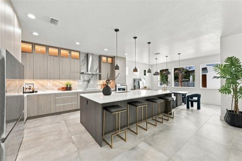 Villa ou maison à vendre à Tampa, Floride: 5 chambres, 321.35 m2 № 2388683 - photo 9