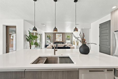 Villa ou maison à vendre à Tampa, Floride: 5 chambres, 321.35 m2 № 2388683 - photo 16