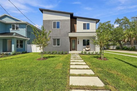 Villa ou maison à vendre à Tampa, Floride: 5 chambres, 321.35 m2 № 2388683 - photo 2