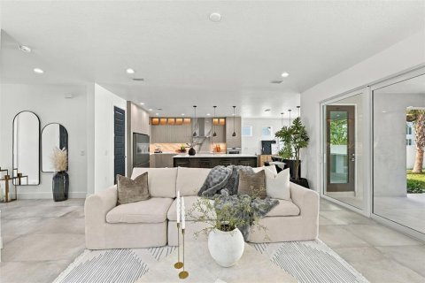 Villa ou maison à vendre à Tampa, Floride: 5 chambres, 321.35 m2 № 2388683 - photo 24