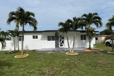 House in Miami, Florida 3 bedrooms, 98.1 sq.m. № 1809358 - photo 1