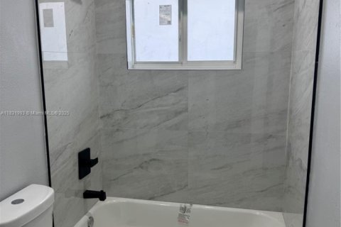 House in Miami, Florida 3 bedrooms, 98.1 sq.m. № 1809358 - photo 23