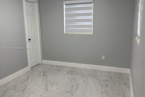 House in Miami, Florida 3 bedrooms, 98.1 sq.m. № 1809358 - photo 25