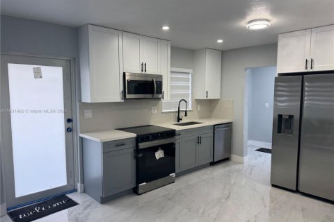 House in Miami, Florida 3 bedrooms, 98.1 sq.m. № 1809358 - photo 10