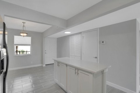Купить кондоминиум в Помпано-Бич, Флорида 3 комнаты, 96.15м2, № 2083795 - фото 7