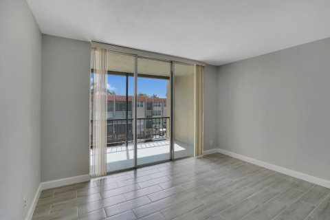 Купить кондоминиум в Помпано-Бич, Флорида 3 комнаты, 96.15м2, № 2083795 - фото 18