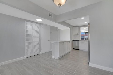 Купить кондоминиум в Помпано-Бич, Флорида 3 комнаты, 96.15м2, № 2083795 - фото 10