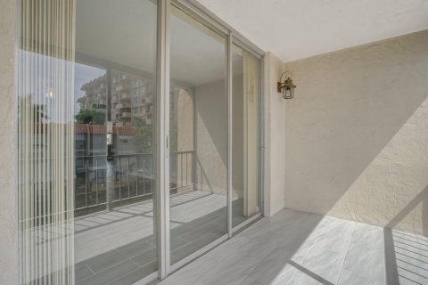 Купить кондоминиум в Помпано-Бич, Флорида 3 комнаты, 96.15м2, № 2083795 - фото 30