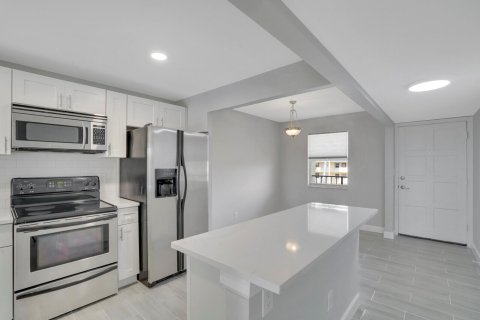 Купить кондоминиум в Помпано-Бич, Флорида 3 комнаты, 96.15м2, № 2083795 - фото 11