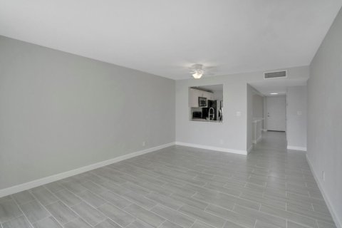Купить кондоминиум в Помпано-Бич, Флорида 3 комнаты, 96.15м2, № 2083795 - фото 19