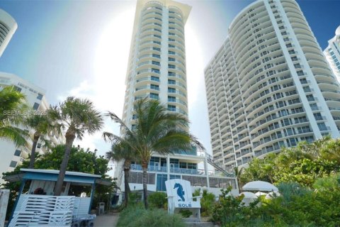 Condo in Sunny Isles Beach, Florida, 2 bedrooms  № 2090181 - photo 22
