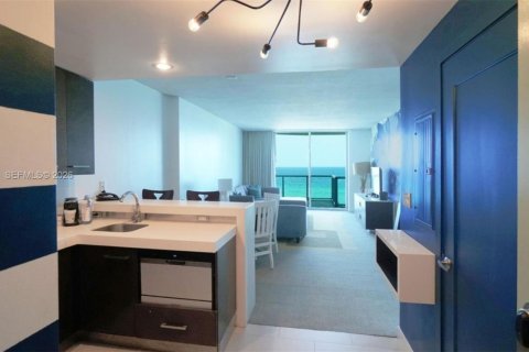 Condo in Sunny Isles Beach, Florida, 2 bedrooms  № 2090181 - photo 9