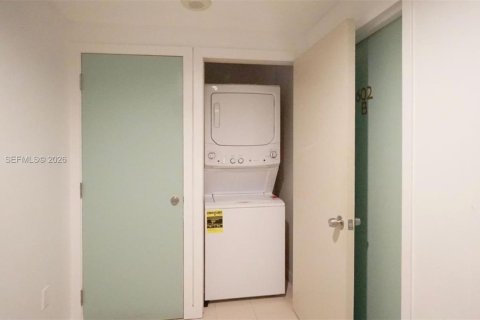 Condo in Sunny Isles Beach, Florida, 2 bedrooms  № 2090181 - photo 17