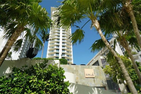 Condo in Sunny Isles Beach, Florida, 2 bedrooms  № 2090181 - photo 2
