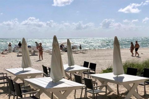 Condo in Sunny Isles Beach, Florida, 2 bedrooms  № 2090181 - photo 27