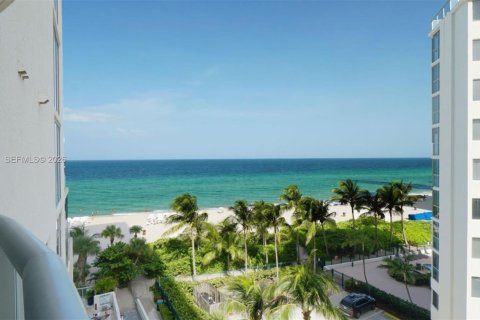 Condo in Sunny Isles Beach, Florida, 2 bedrooms  № 2090181 - photo 21