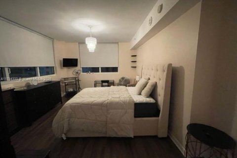 Condo in Miami, Florida, 2 bedrooms  № 1862750 - photo 10