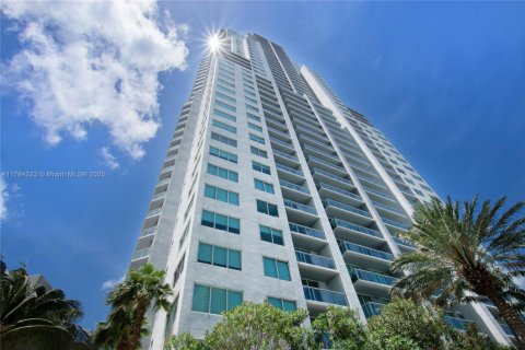 Condo in Miami, Florida, 2 bedrooms  № 1862750 - photo 24