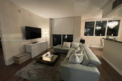 Condo in Miami, Florida, 2 bedrooms  № 1862750 - photo 7